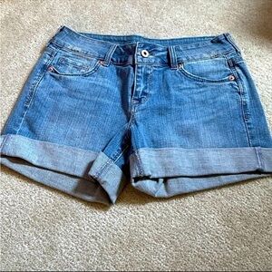 Delia’s cuffed Denim Low Rise Shorts
